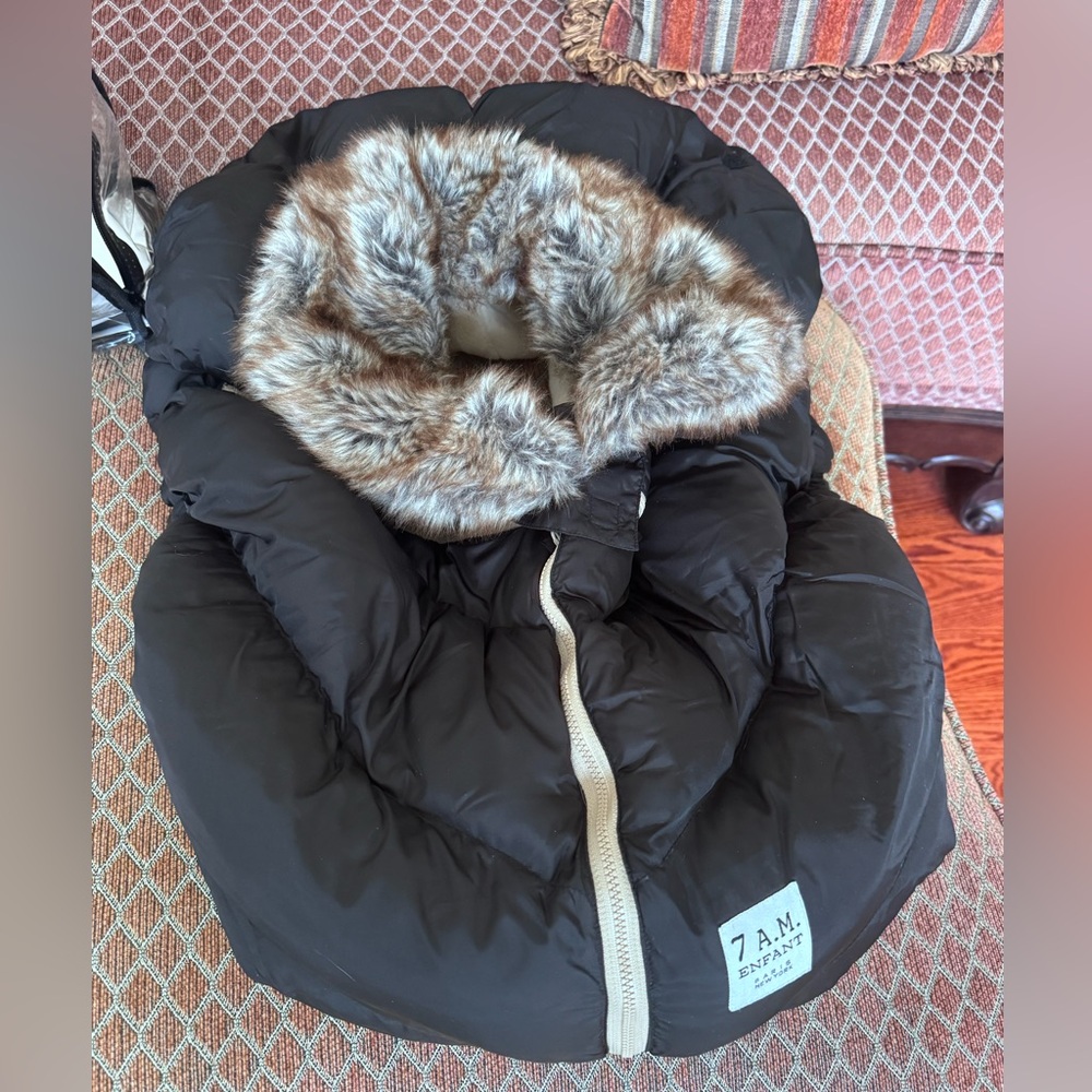 7 AM carseat cocoon in good used condition